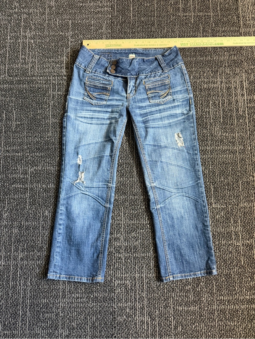 H2J Juniors Womens Size 9/10 Stretchy Distressed Embroidered Denim Jean Capris